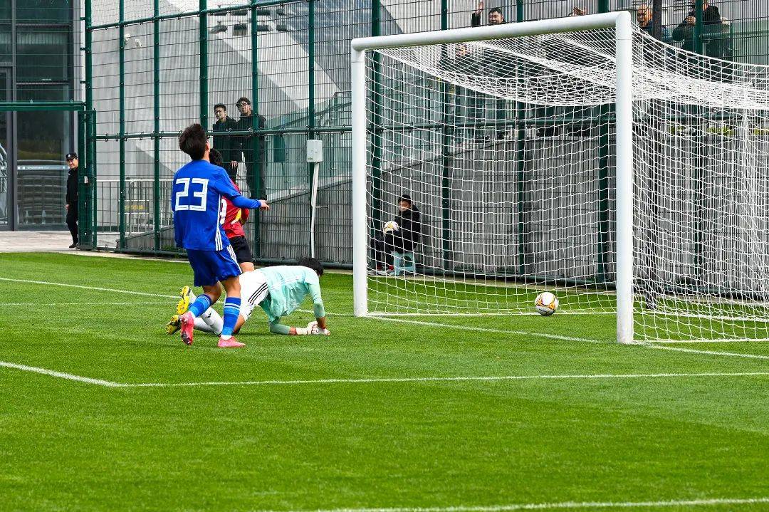 体育快讯（足球小组赛）立陶宛及委内瑞拉比分点球决胜-视角拆解