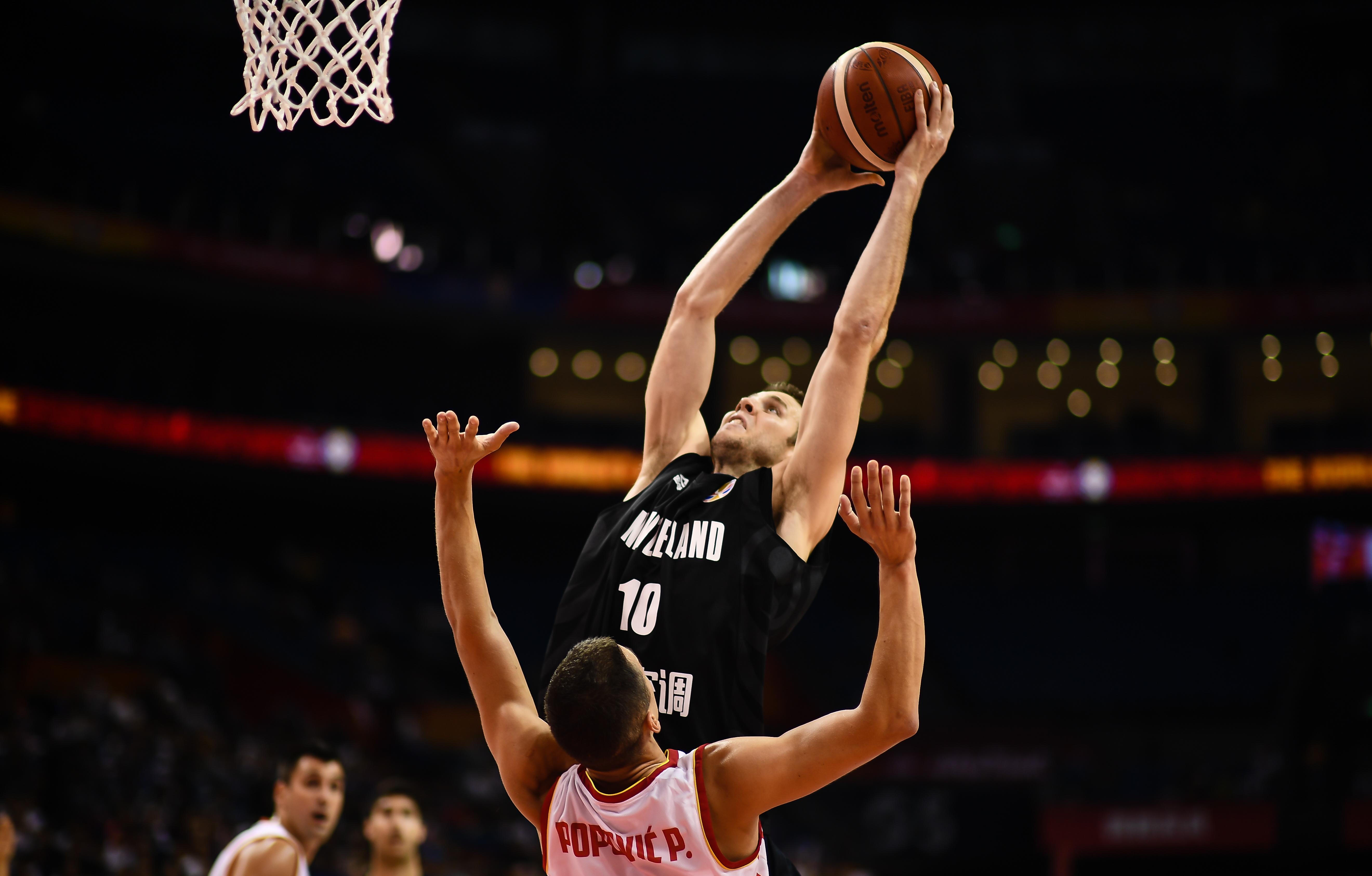 全网热议（篮球小组赛）美国比拼巴勒斯坦比分最具力量性时刻-深度剖析