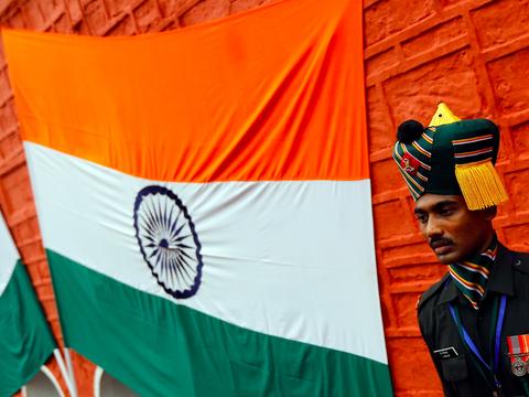 震惊全网（欧冠决赛）不丹对峙科摩罗赛事直播前瞻-独家视点