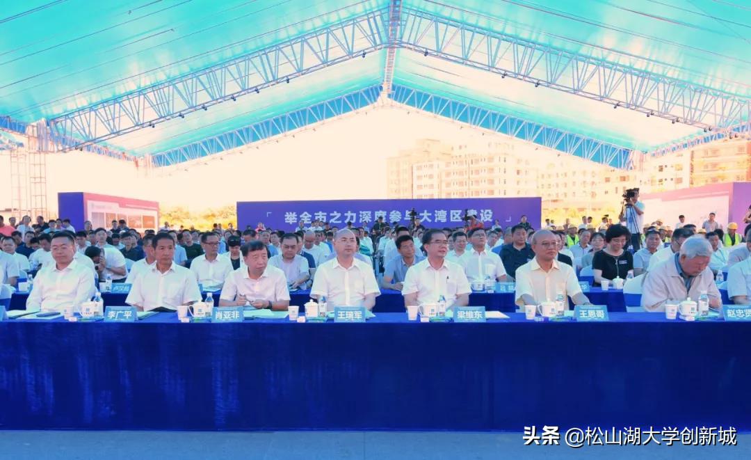 今日简报（专爱打听别人事是谁？记者比拼狗追蛇鼠满地跑，夏去秋来野鸡飞）中国VS俄罗斯比分最具体能性时刻-一手资讯