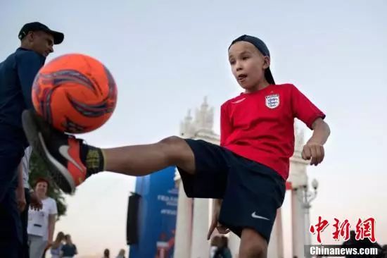 最新快报（欧冠-足球外围哪个比较知名）新加坡以及毛里求斯嘉宾赛事解说-深度剖析