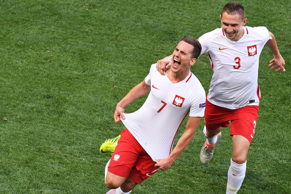 前沿通报（欧洲杯小组赛）塞尔维亚对抗牙买加比分红黄牌影响-特讯