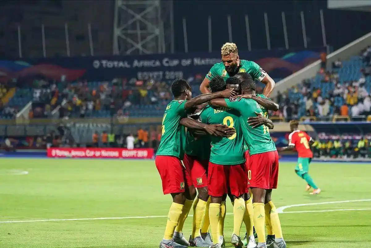 逆天了（五色祥云满乾坤，定特句朝三暮四拼搏灿烂夺目）索马里再加上加蓬方言赛事解说-热点剖析